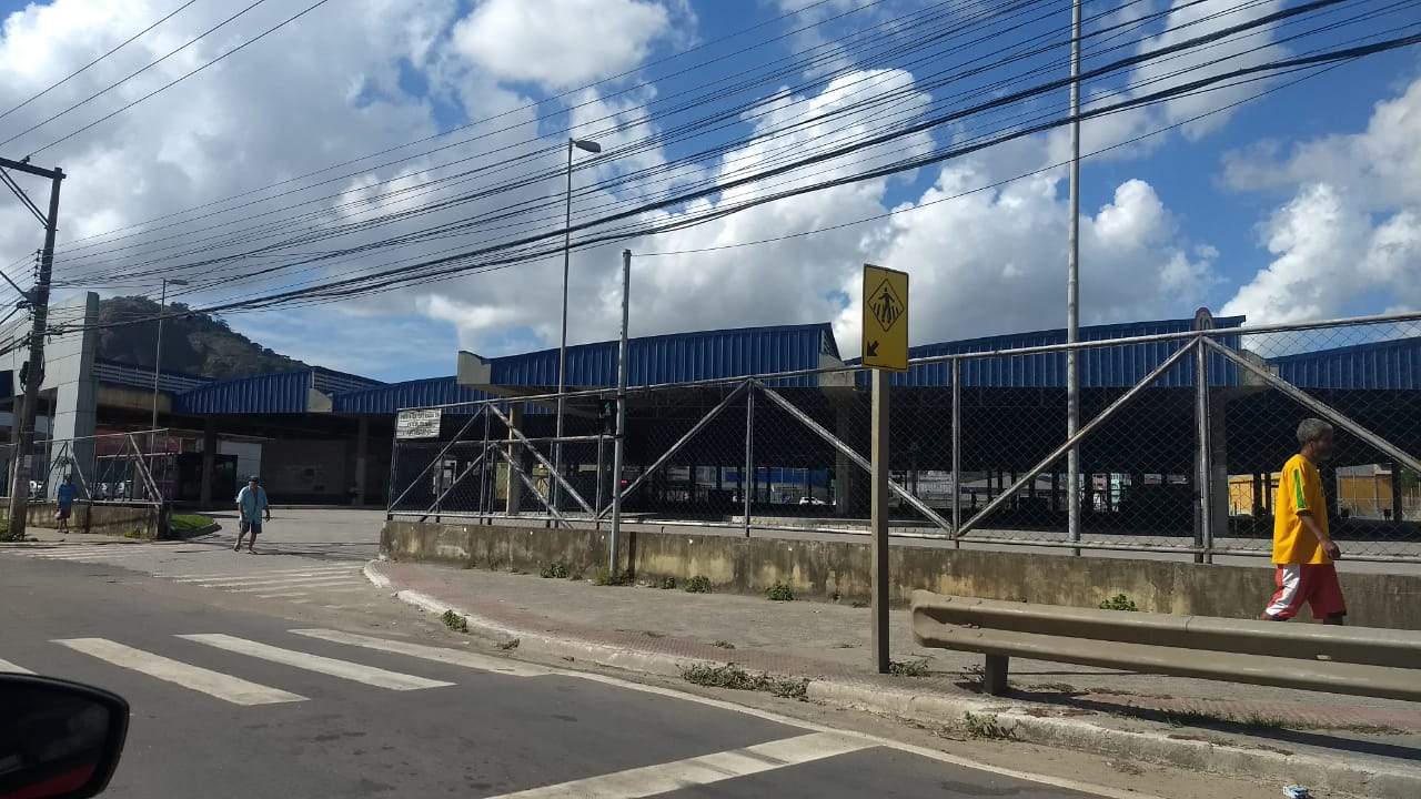Rodoviários liberam catracas no 3º dia de protesto