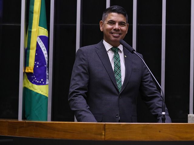 Messias Donato protocola emenda para melhoria do programa “Minha Casa, Minha vida”