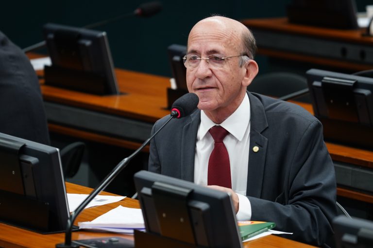 Projeto pretende que bancos de sangue e cordão umbilical sejam controlados pelo Estado
