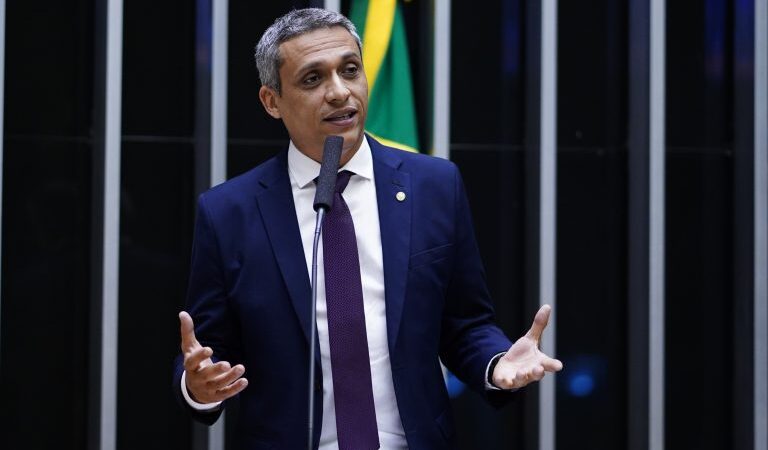 Projeto da Câmara destina 35% da publicidade oficial às empresas de pequeno porte