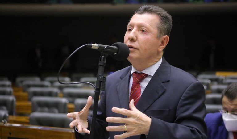 Deputado quer obrigar blocos de carnaval a divulgar informações sobre crime de importunação sexual