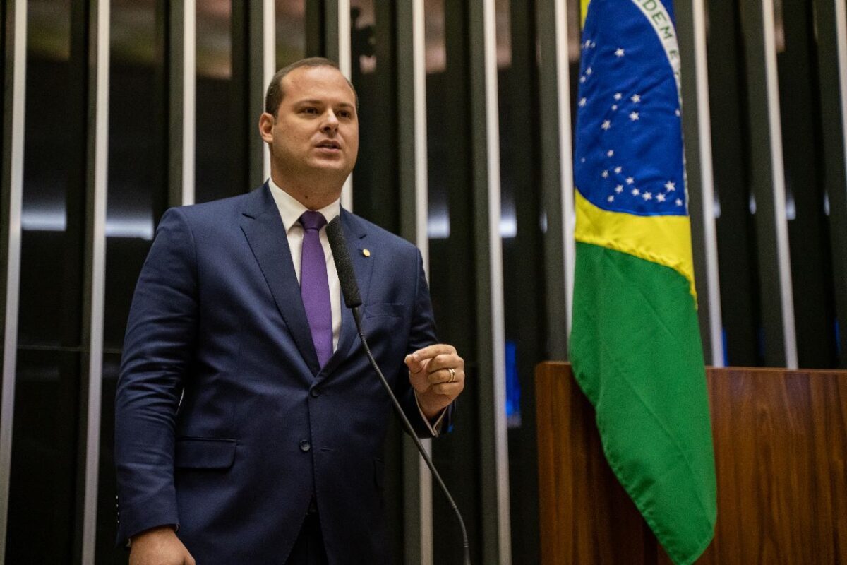 Proposta de Dr. Victor Linhalis busca Emancipação Penal Compulsória para jovem infrator em casos de crimes contra a vida