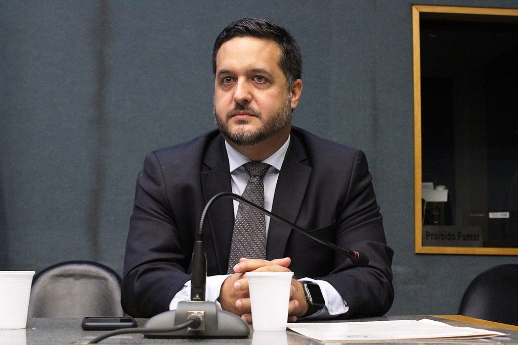 Farmácias e unidades de saúde devem disponibilizar recipientes para o descarte adequado de remédios vencidos ou não utilizados
