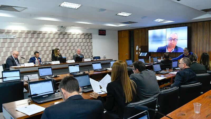 Regulamentar mercado de carbono é urgente, dizem debatedores