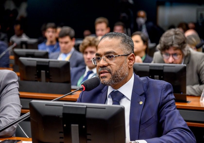 Marinho propõe a redução do limite de velocidade nas vias para segurança dos ciclistas