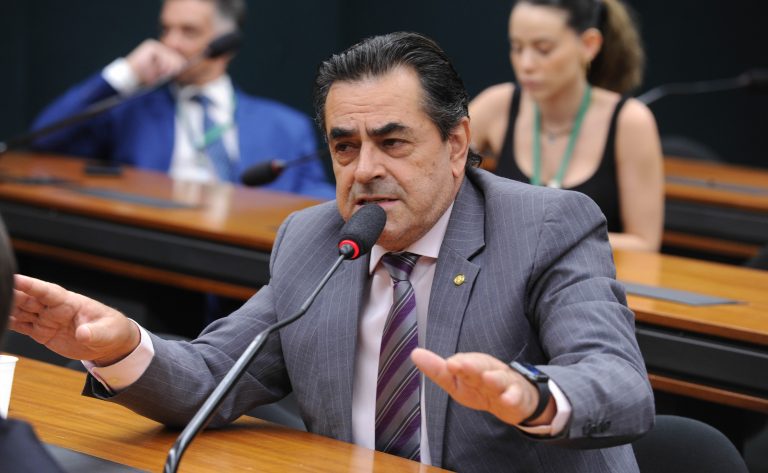 Debate na Comissão sobre Credenciamento de Entidades Filantrópicas no Ministério da Saúde