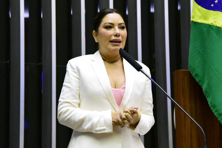 Comissão aprova projeto que prevê direito de advogado declarar autenticidade de documentos em autos