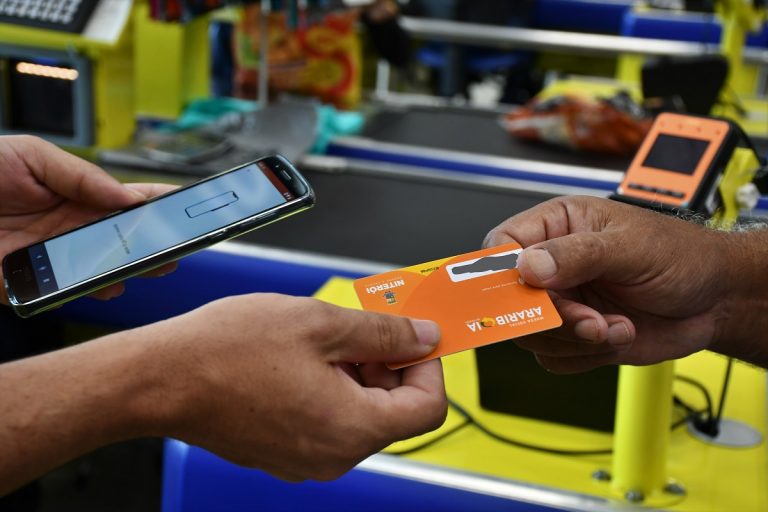 Comissão debate supostas irregularidades em organização responsável por coordenar bancos comunitários