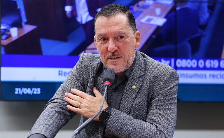 Comissão aprova projeto que obriga empresas a oferecer alternativa de segurança a clientes, além da biometria