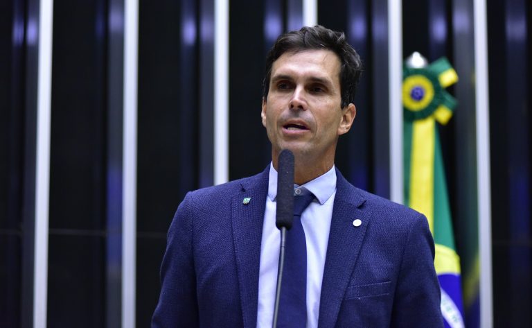 Comissão aprova proibição de abastecimento de veículos após disparo da trava de segurança das bombas