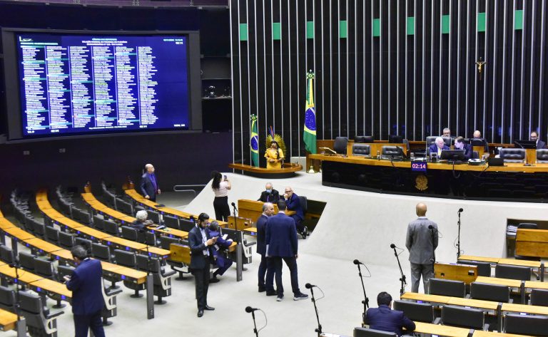 Câmara aprova urgência para projetos sobre incentivo fiscal ao Nordeste e regularização de tributos Fonte: Agência Câmara de Notícias