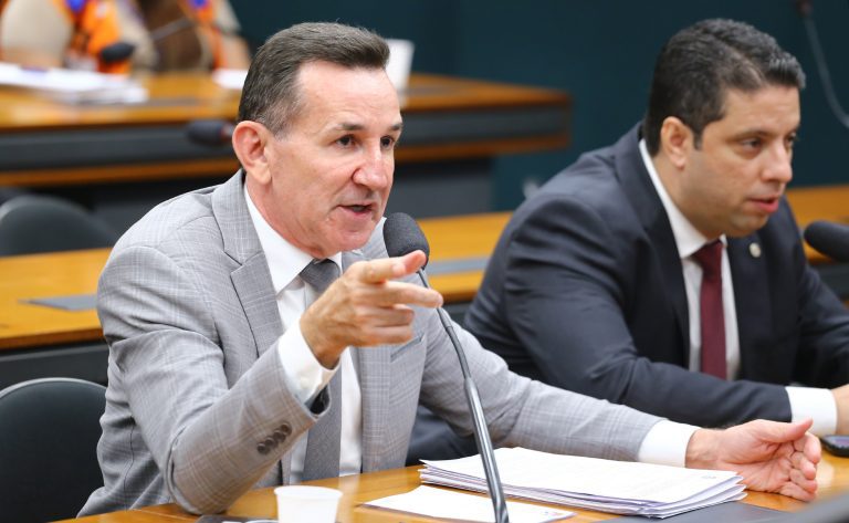 Projeto suspende sanção contra agricultor familiar caso resposta de órgão ambiental demore mais 90 dias