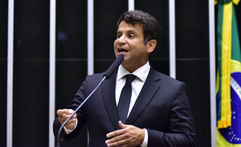 Projeto aumenta período de internação de adolescente e exige audiência de custódia antes de liberação