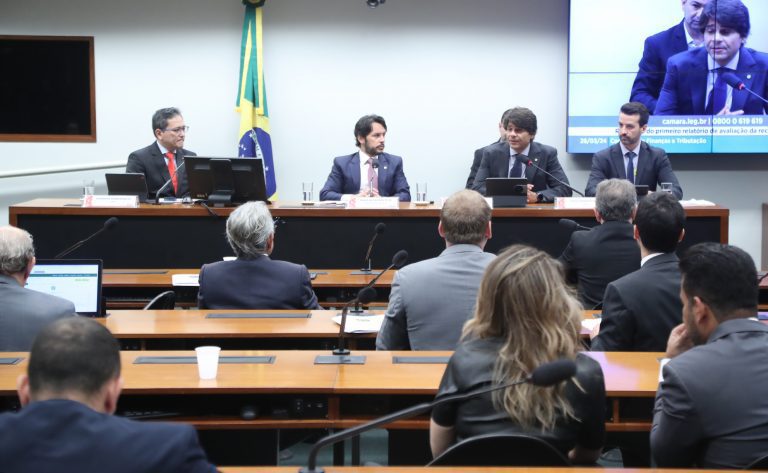 Governo busca apoio para propostas destinadas a impulsionar receitas e atingir equilíbrio financeiro até o final do ano