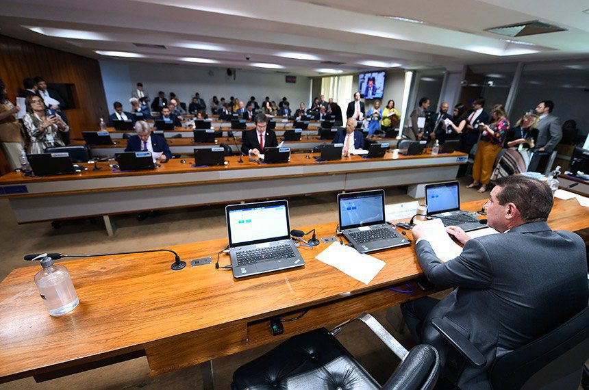 Isenção de Imposto de Renda para renda de até dois salários mínimos é pauta no Plenário