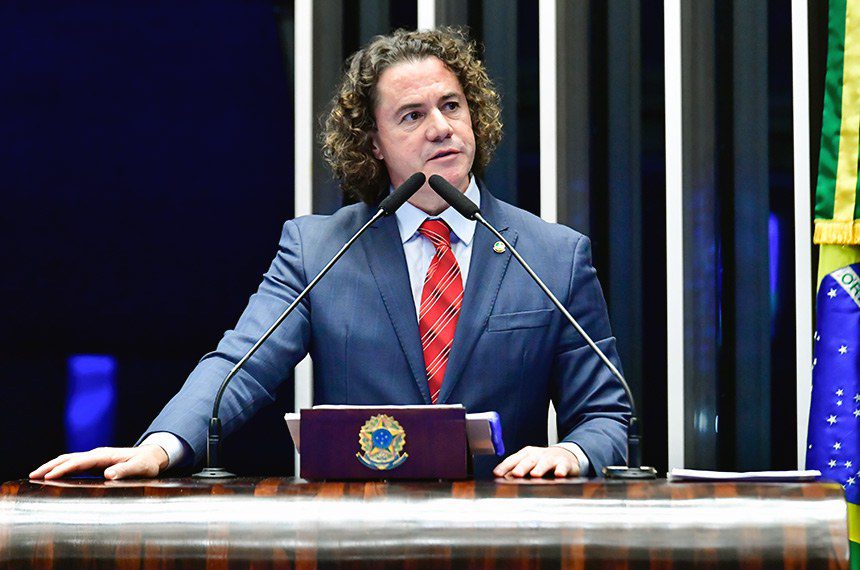 Exército Recebe Elogios de Veneziano e é Reconhecido por Respeitar a Constituição sob o Comando Atual