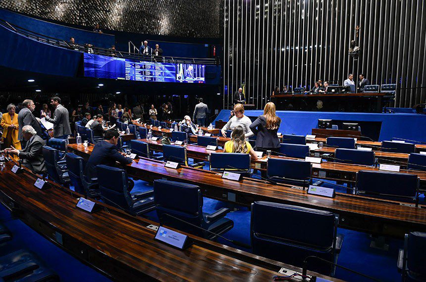 Volta à tramitação a PEC que possibilita ao Congresso convocar presidentes de estatais
