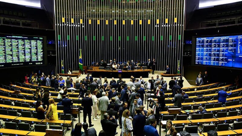 Vetos Polêmicos Causam Adiamento da Sessão do Congresso para Maio