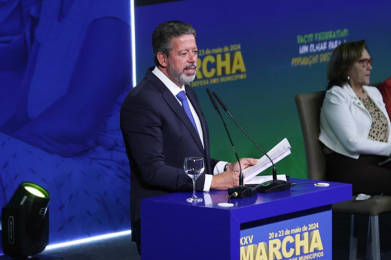 Lira Propõe Solução Negociada para Desoneração da Folha dos Municípios