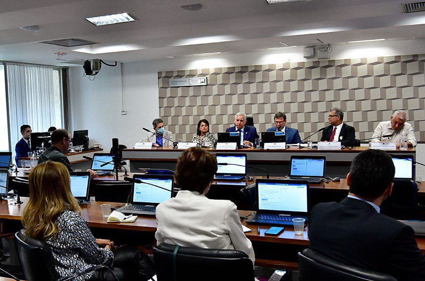 Especialistas apoiam a inclusão de educação financeira no currículo escolar