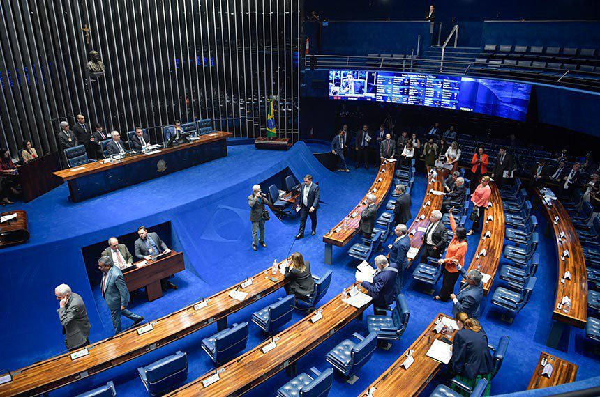 Plenário debate na terça-feira a implementação da Política Nacional de Assistência Estudantil
