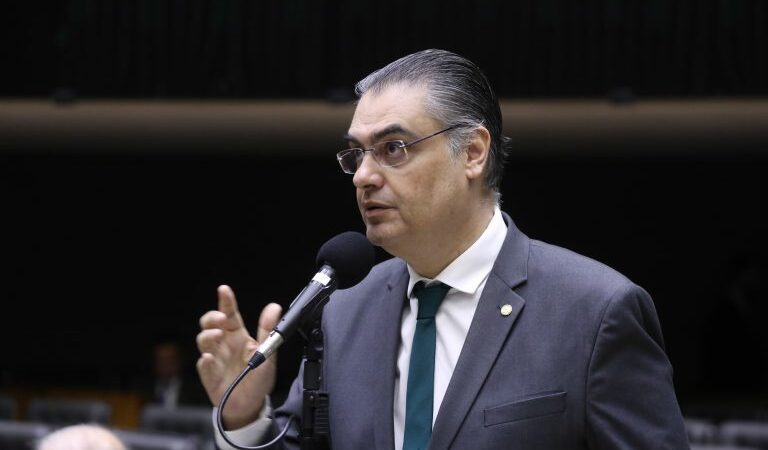 Projeto amplia de 40 para 60 salários mínimos o valor máximo de pequenas causas