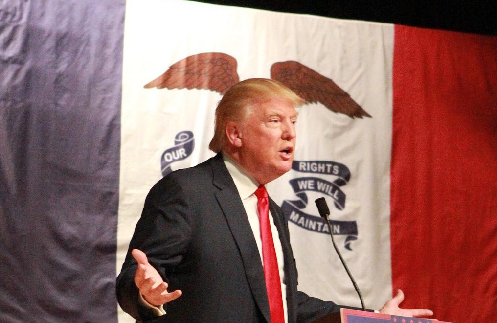 Guerra comercial de Trump começa gerando perdas de valor, temor de recessão e ameaças de resposta