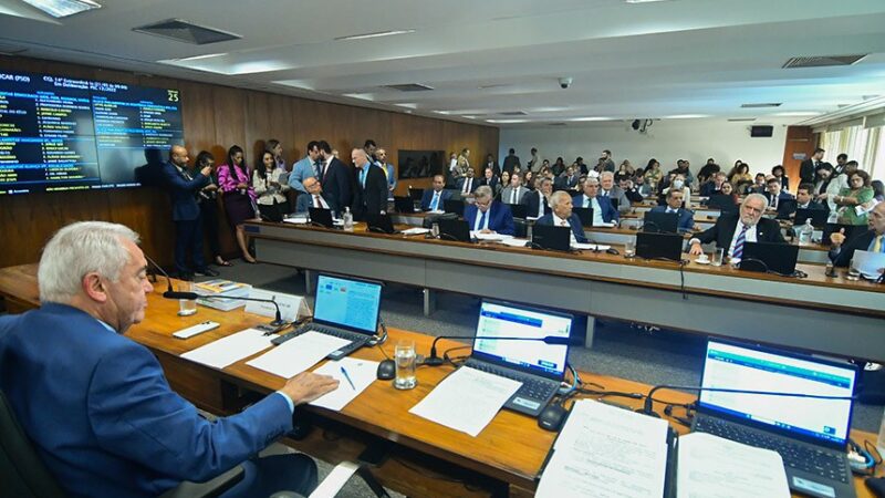 CCJ do Senado aprova PEC que acaba com reeleição e amplia mandatos para cinco anos