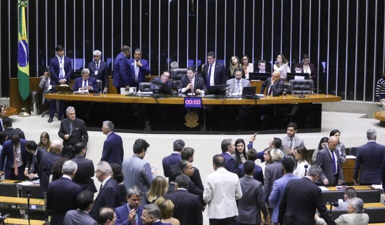 Congresso Nacional derruba 12 vetos presidenciais e promove avanços em áreas sociais, econômicas e ambientais
