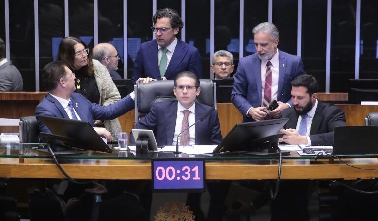 Câmara aprova MP que reformula crédito consignado para trabalhadores com carteira assinada