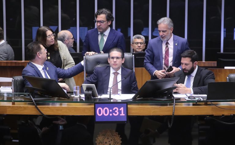 Câmara aprova MP que reformula crédito consignado para trabalhadores com carteira assinada
