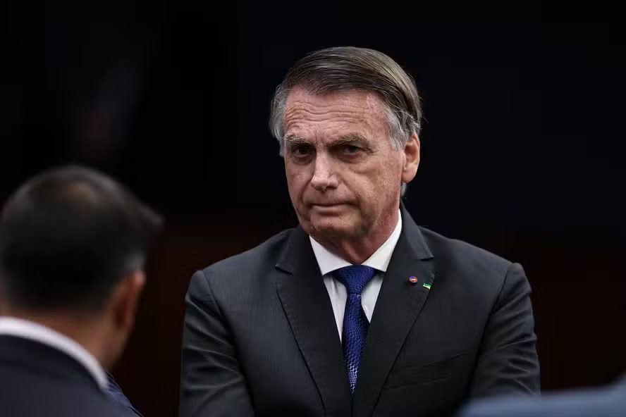 Polícia Federal cumpre mandados contra o ex-presidente Jair Bolsonaro nesta sexta-feira