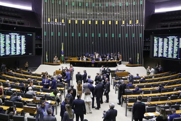 Campanha com ataques ao Congresso gera preocupação e apelos por moderação