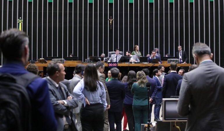 Câmara aprova Estratégia Nacional de Saúde com incentivos para empresas do setor