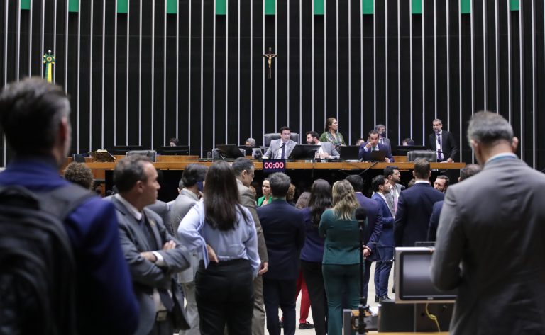 Câmara aprova Estratégia Nacional de Saúde com incentivos para empresas do setor