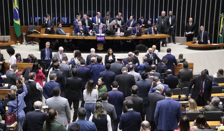 Câmara dos Deputados analisa novas regras para licenciamento ambiental, precatórios e dívidas rurais