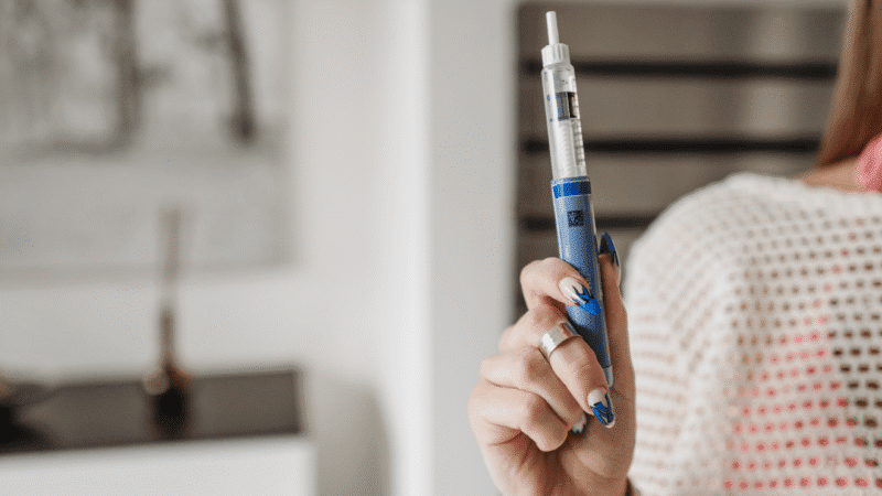 Chegam às farmácias as primeiras canetas nacionais para tratamento de obesidade e diabetes