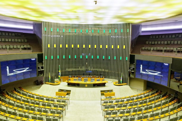 Câmara deve votar projeto que cria regras para proteção de crianças na internet nesta quarta-feira (20)