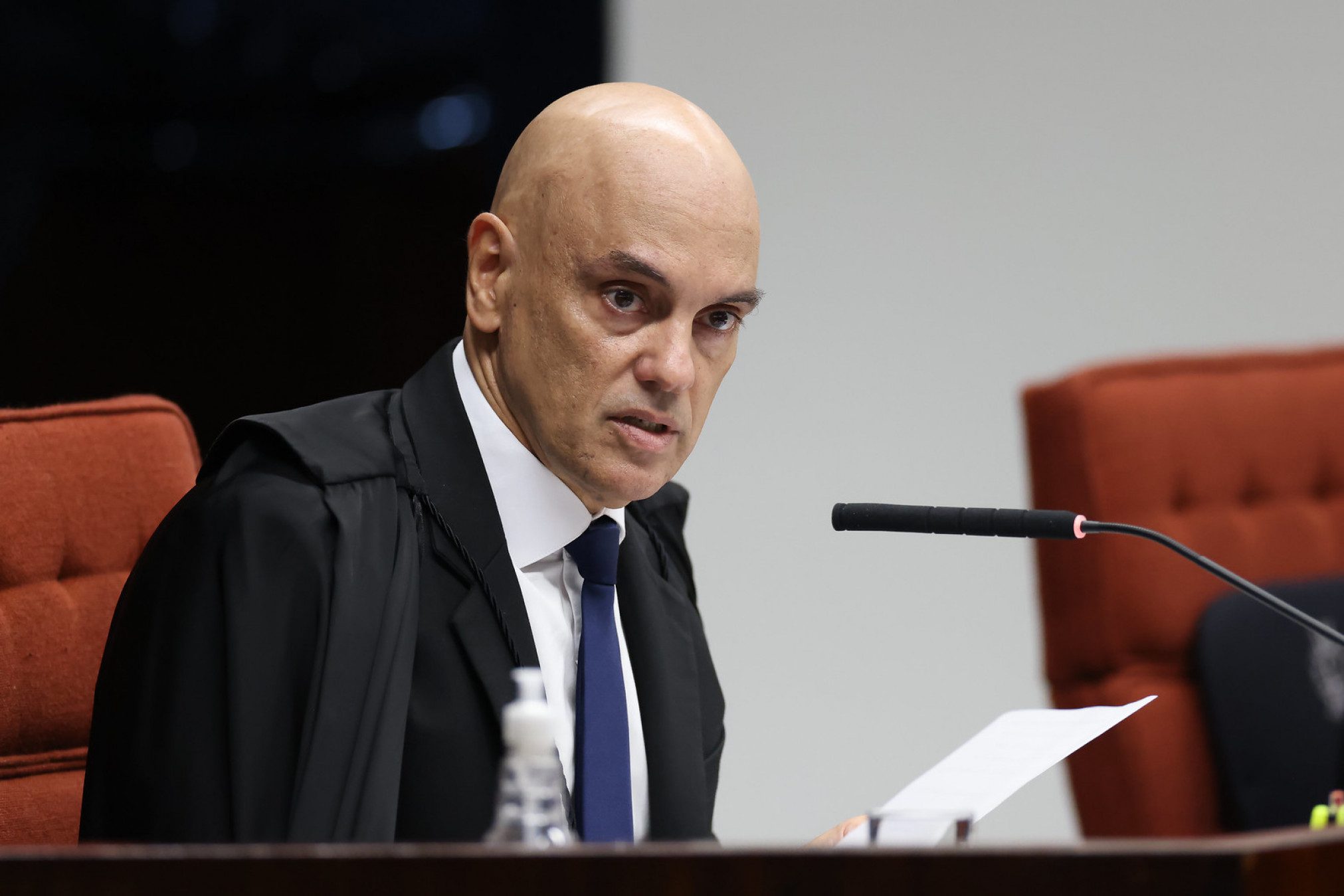 Ministro Alexandre de Moraes determina prisão domiciliar de Jair Bolsonaro por descumprimento de medidas cautelares