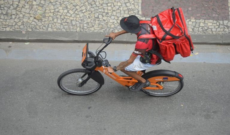 Comissão pode votar nesta quarta relatório sobre regulamentação do trabalho por aplicativo