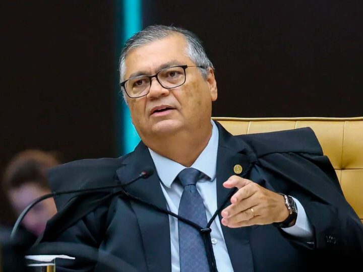 Dino manda suspender “penduricalhos” e trava supersalários no serviço público