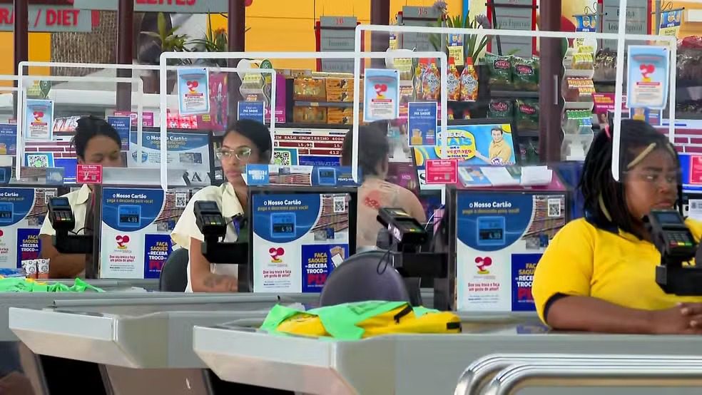 Redução da jornada para 40 horas pode elevar custos das empresas em até R$ 267 bilhões ao ano, aponta CNI