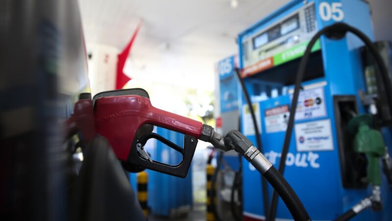 Câmara aprova aumento de multas para combustíveis adulterados