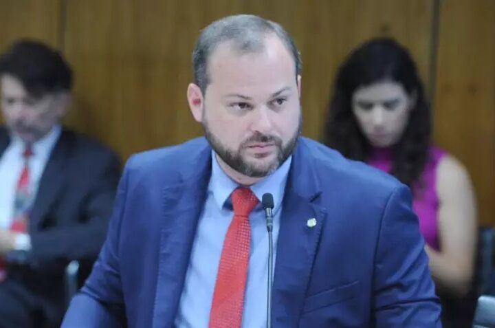 Deputado Victor Linhalis articula em Brasília e conquista medida importante para pescadores profissionais