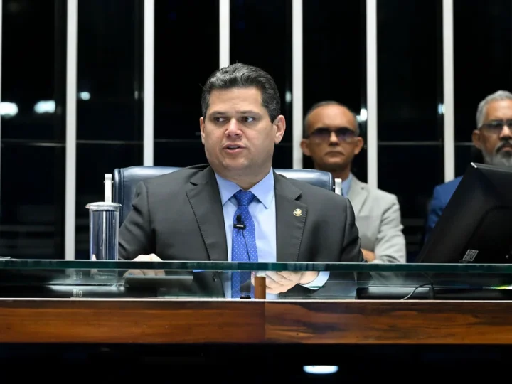 Alcolumbre promulga lei da dosimetria, que pode reduzir pena de Bolsonaro