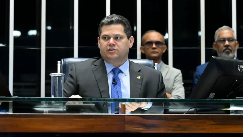 Alcolumbre promulga lei da dosimetria, que pode reduzir pena de Bolsonaro