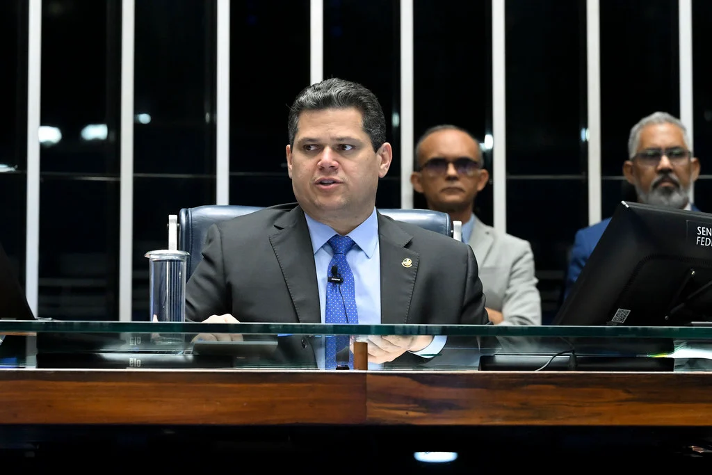Alcolumbre promulga lei da dosimetria, que pode reduzir pena de Bolsonaro