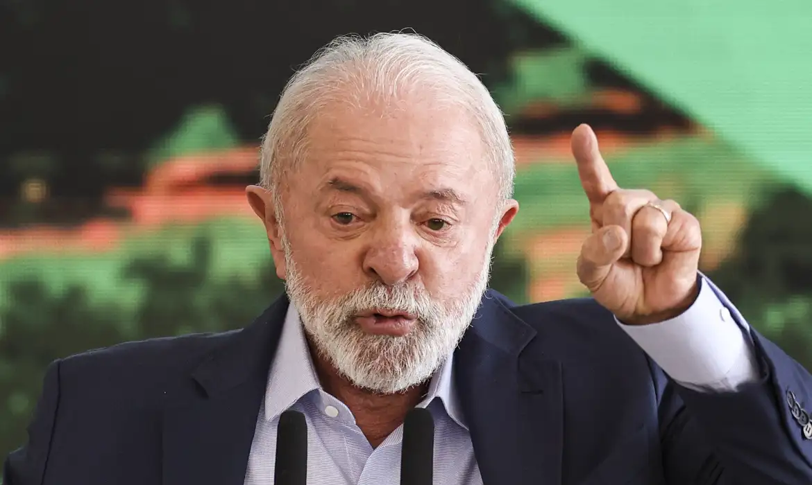 Lula veta uso de estágio como experiência em concursos
