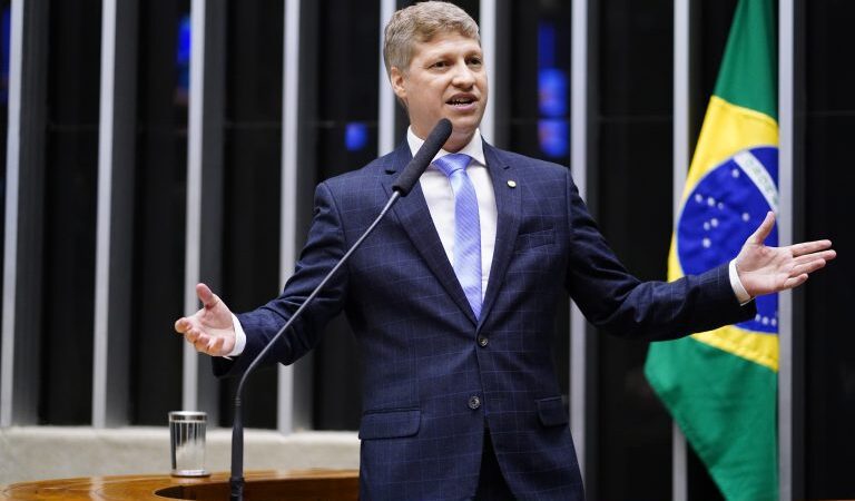 Conselho de Ética vota suspensão de Marcel Van Hattem e outros dois deputados