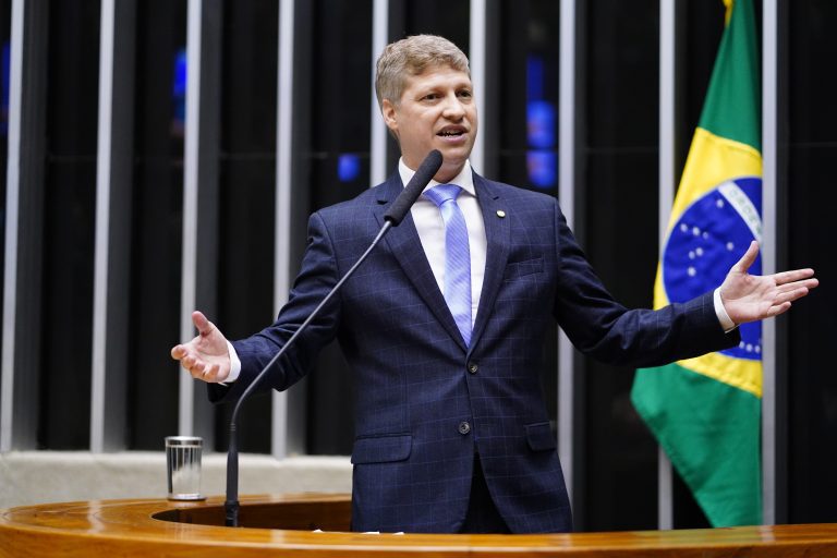 Conselho de Ética vota suspensão de Marcel Van Hattem e outros dois deputados